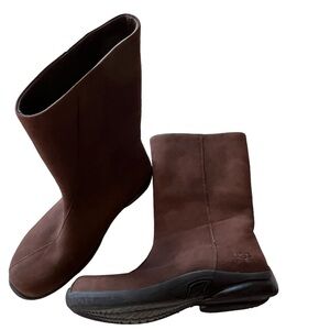 UGG AUSTRALIA Leather Mid-calf Slip-on Boots